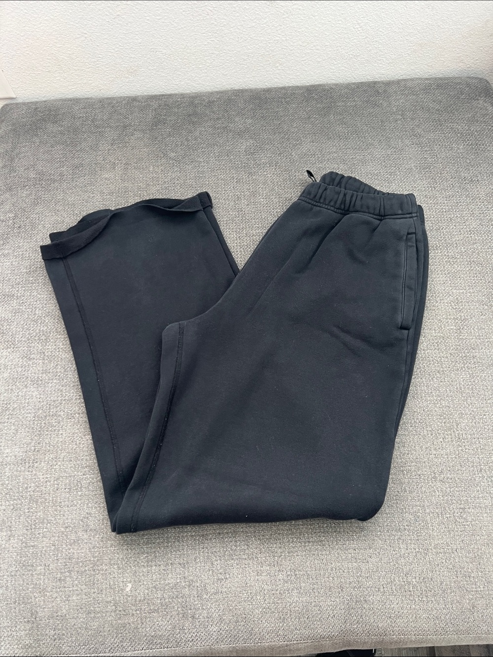 SKIMS Men's Black Relaxed-Fit Drawstring Joggers - Picture 4 of 6